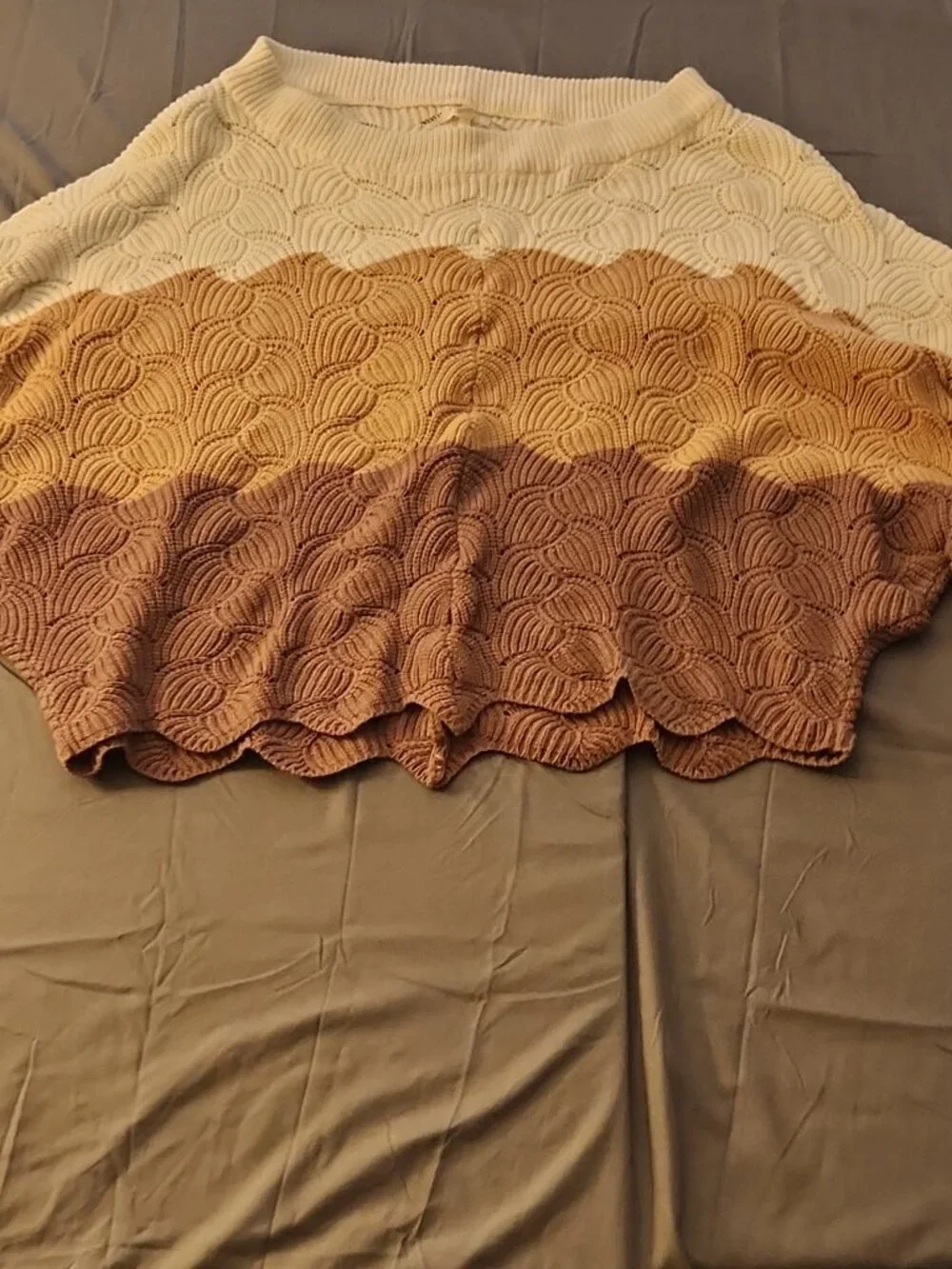Women’s Plus 1X Cream Tan Brown Colorblock Knit Scallop Hem Sweater